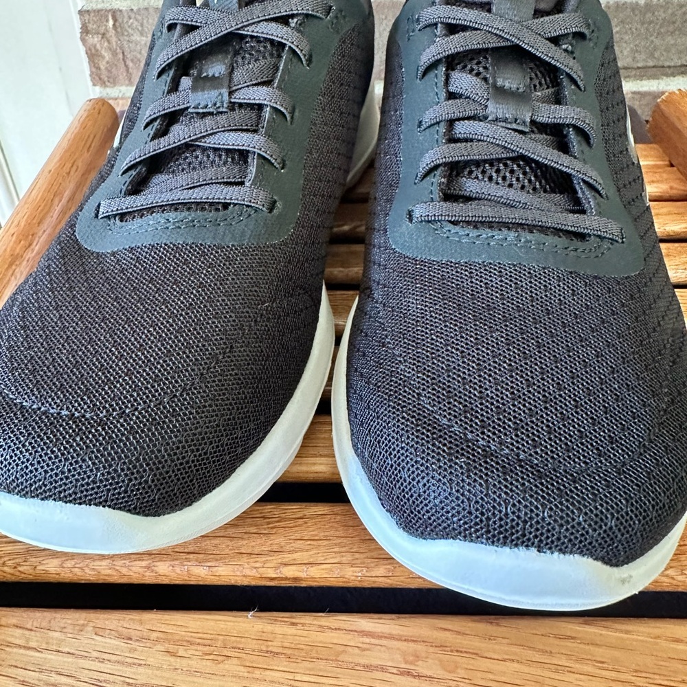 Skechers Black Sneakers with Breathable Knit and Sleek Silhouette - Picture 12 of 14